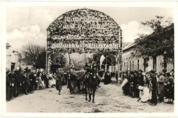 T2 1938 Párkány, Stúrovo; A Magyar Csapatok Bevonulása, Díszkapu / Entry Of The... - Non Classés