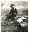 * T1/T2 1939 Vadász LelÅ‘tt Szarvassal / Hunter With Deer, Photo - Non Classés