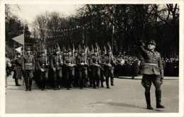 ** T1/T2 Freiwilliger Arbeitsdienst / Marching Workers, Photo - Zonder Classificatie