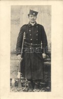 ** T2 Serbian Soldier With Gun In Zemun, Verl. R. Gatter Photo - Non Classés