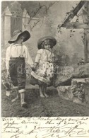 T4 Young Couple, Children Holding Hands, Flowers (vágott / Cut) - Ohne Zuordnung