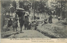 51 -  VILLE SUR TOURBE - TRANSPORT DES BOMBES DANS LES TRANCHEES EN 1915. - Ville-sur-Tourbe