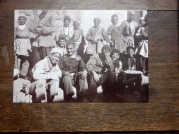 Reproduction  Carte Postale Ancienne: IRAN, PERSE : Late Of Qajar Era, Beggars Sidesplitting While Sitting... - Iran