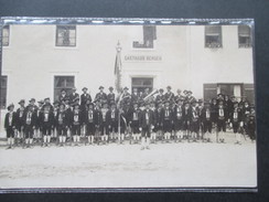 AK Österreich?! 1910er Jahre Gasthaus Berger. Regiment / Schützengarde?! Blasinstrumente. Tracht - Hotel's & Restaurants