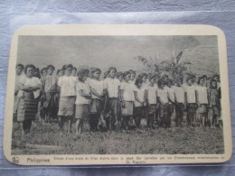 PHILIPPINES . ELEVES D UNE ECOLE DE FILLES ETABLIE DANS LE PAYS DES IGOROTTES - Philippines