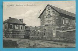 CPA Gendarmerie Et Rue De La Gare DOULLENS 80 - Doullens