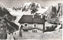CPSM 74 - Chamonix - Le Refuge Du Couvercle Et Le Mont Blanc - Chamonix-Mont-Blanc