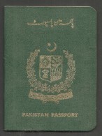 PAKISTAN USED PASSPORT ISSUED KARACHI 1979 VISA STAMPS EGYPT  AND  JORDAN - Pakistan