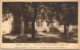 VILLEBLEVIN - Propriété De La Caisse Des Ecoles Du XIIe Arrondissement - Les Classes Et La Cour De Récréation - Villeblevin
