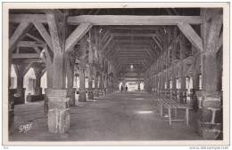 56. Morbihan :  Questembert  : Intérieur Des Halles . - Questembert