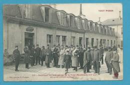 CPA 310 TOUT PARIS Edition FLEURY - Intérieur De La Caserne De La Tour-Maubourg VIIème - Distretto: 07