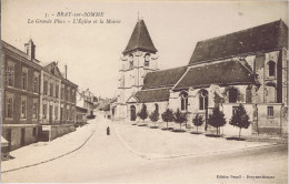 80 - Bray-sur-Somme (Somme) - La Grande Place - L'église Et La Mairie - Bray Sur Somme