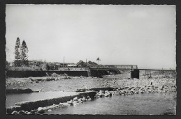 SAINT BENOIT - Le Pont Sur La Rivière Des Marsouins -- Format Cpa - 2 Scans - Saint Benoît