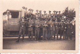 Foto Deutsche Soldaten Auf Lastwagen - Foto-Seiffert, Brandis - 2. WK - 8,5*5,5cm (25552) - Krieg, Militär
