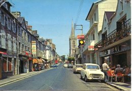 Bréhal. La Rue Guy Mocquet Et L'Eglise. - Brehal