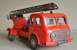 POMPIERS Camion De Pompier  Mécanique En Tôle - Vrachtwagens, Bus En Werken
