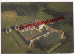 85 - LES HERBIERS - VUE AERIENNE  RUINES DE L' EGLISE A GAUCHE- ROUTE A DROITE - Les Herbiers