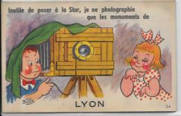 CPA Fantaisie à Système Dépliant Complet Non Circulé LYON Appareil Photo - Dreh- Und Zugkarten