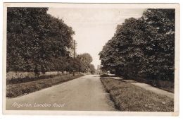 RB 1125 - Early Postcard - London Road - Royston Hertfordshire - Hertfordshire