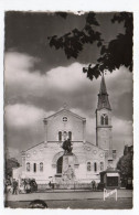 CHARENTON--L'église Et Le Monument Aux Morts (animée) ,cpsm 14 X 9  N° 719 éd  Raymon...............à Saisir - Charenton Le Pont