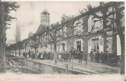 60  Guiscard L'hotel De Ville Et Les Ecoles - Guiscard