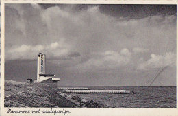 Bd - Cpa Hollande - Afsluitdijk - Monument Met Aanslegsteiger - Den Oever (& Afsluitdijk)