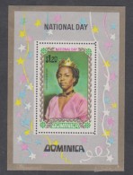 Dominique BF N° 11 X  Journée Nationale, Le Bloc,  Trace De  Charnière Sinon TB - Dominica (...-1978)