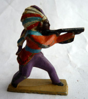 FIGURINE MARQUE INCONNUE INDIEN SIOUX TIREUR FUSIL DEBOUT Pas Quiralu - Quiralu