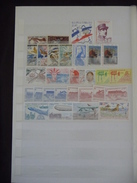 COLLECTION  PAGE  D'ALBUM   TIMBRES   ST  PIERRE  ET  MIQUELON    NEUFS** / *    COTE  60,00  EUROS - Collections (en Albums)