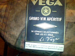 Vieux Papier Etiquette De Vin  Non Utilisée Vin Aperitif Vega Blanc - Alcohols & Spirits