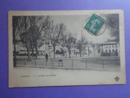 Delcampe - CPA 16 JARNAC PLACE DU CHÂTEAU - Jarnac