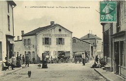 -ref-N247 - Loire - La Pacaudiere - Place De L Hotel Du Commerce - Hotels - Attelage - Attelages - Carte Bon Etat - - La Pacaudiere