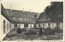 Gistel.  -   Ste-Godelieve  "Ten Putte"  -  Pandhof.  -  1966  Naar  Hainaut - Gistel