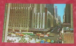 Radio City Music Hall - New York City :::: Animation - Automobiles - Bus  ------- 387 - Autres Monuments, édifices