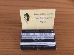 Papier à Cigarettes * OCB Premium (Gomme Arabique Naturelle, Papier Fin Et Transparent, Filigrané) (jaune) - Autres & Non Classés