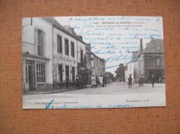 Carte Postale Ancienne De Moisdon-la-Rivière : Place De L'Eglise Et Route De Châteaubriant- Hôtel Heurtebise - Moisdon La Riviere