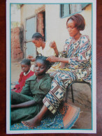 MALI - Tresser, Grand Passe Temps En Famille. (Enfants) - Mali