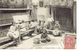 Algerie Tissage De Tapis N° 128   1905 - Scènes & Types