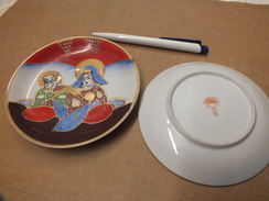 Japan  , 2 Teller   , Klein Oder Größer  Nach Wahl  ,  Reichlich Verziert Ca. 1950 - Asiatische Kunst