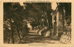 30  NOTRE-DAME DE ROCHEFORT DU GARD  EN FAISANT SON CHEMIN DE CROIX - Rochefort-du-Gard