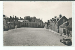 28 COURTALAIN Place De La Mairie , Voiture , Traction - Courtalain