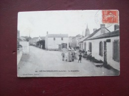 Carte Postale Ancienne Des Moutiers-en-Retz: La Grande-Rue - Les Moutiers-en-Retz