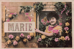 CPA JOLIE JEUNE FEMME NOM PRENOM VIVE MARIE YOUNG LADY NAME NAMESDAY MARIE - Prénoms