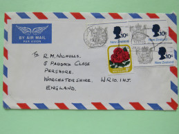 New Zealand 1977 Cover Auckland To England - Queen Arms Flower Rose - Briefe U. Dokumente
