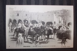 C1  - ALGERIE - GHARDAIA - Arrivée D'une Caravane Sur Le Marché - Ghardaia