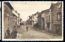 Cpa Du 53  Ambrières Le Grand -- La Rue Nouvelle Traverse    NCL13 - Ambrieres Les Vallees