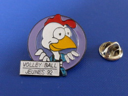 Pin´s FFVB Fédération Française De Volley Ball - Jeunes 92 - Coq Sportif (PT17) - Volleyball