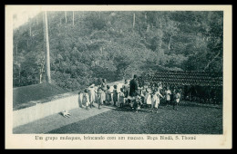 SÃO TOMÉ E PRÍNCIPE - Um Grupo De Moleques Brincando Com Um Macaco ( Ed. José Teixeira Barboza) Carte Postale - Sao Tome And Principe