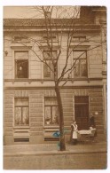 D6770   MÜLHEIM A.d. RUHR : RPPC Of S House In Mülheim With 2 Women And Child - Mülheim A. D. Ruhr