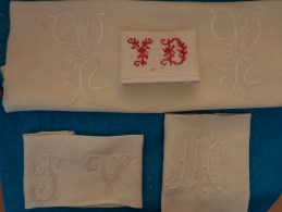 Lot De Monogrammes Decoupes Dans Des Draps -serviettes Ou Autre - Andere & Zonder Classificatie